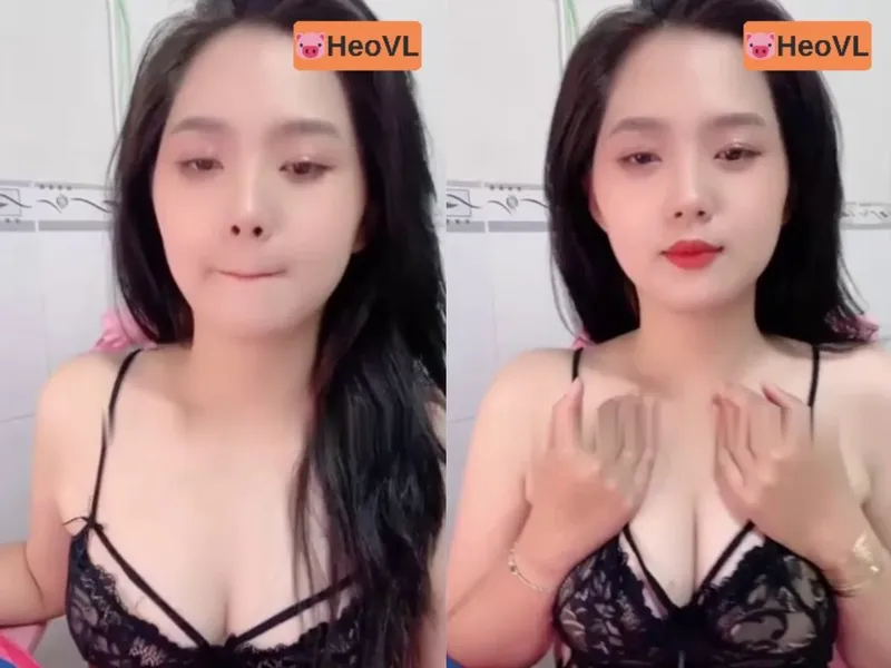 Bồ răng khểnh khoe cục thịt tròn trắng